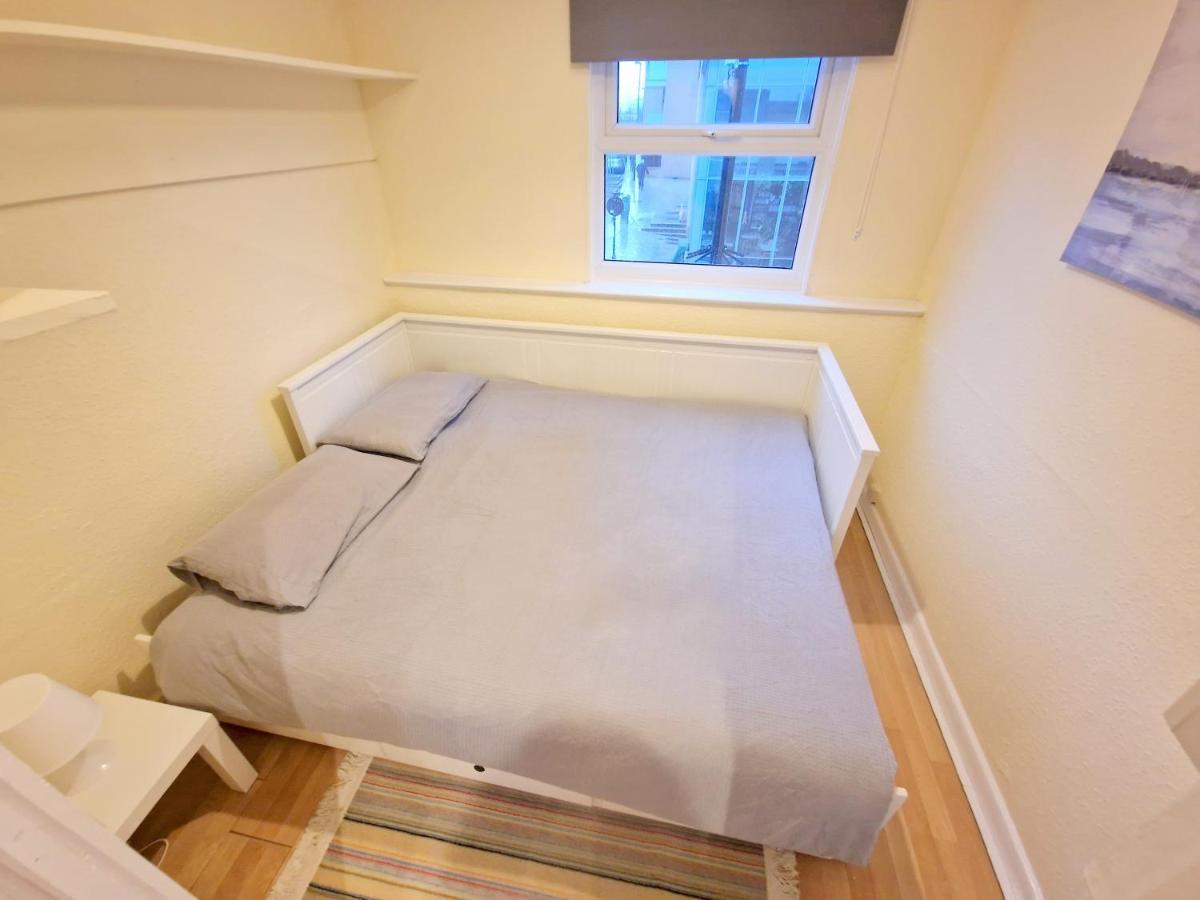 لندن Super Studio With Two Bedrooms - Five Minutes From The Station! المظهر الخارجي الصورة